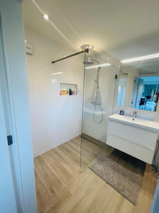 Prachtig Guesthouse Met Gratis Parkeren Maasmechelen Exteriér fotografie