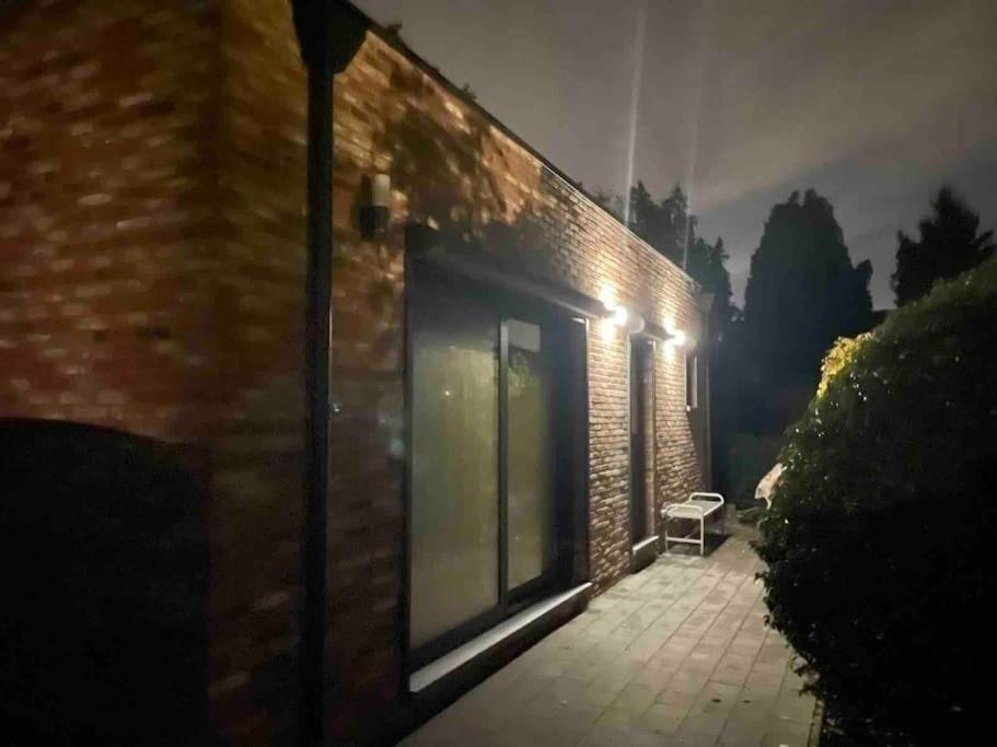 Prachtig Guesthouse Met Gratis Parkeren Maasmechelen Exteriér fotografie